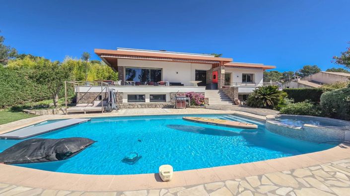 Image No.2-6 Bed House for sale