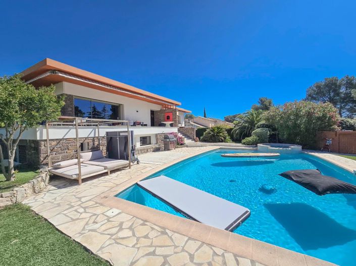 Image No.3-6 Bed House for sale