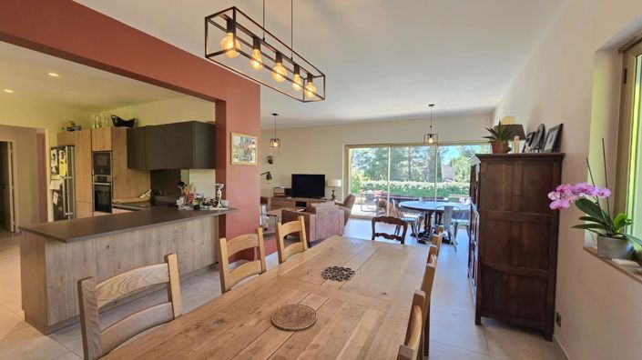 Image No.5-6 Bed House for sale