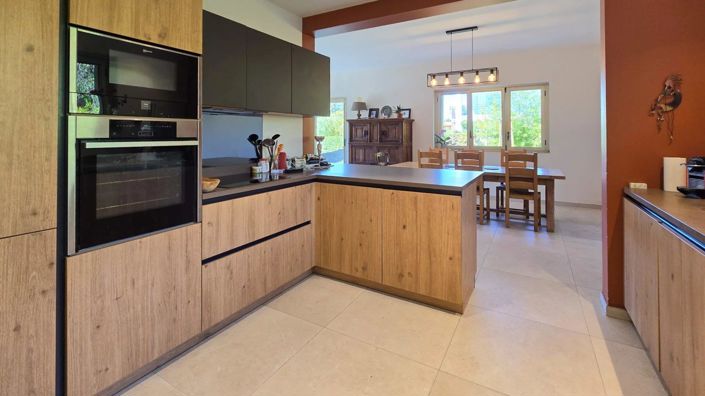 Image No.7-6 Bed House for sale