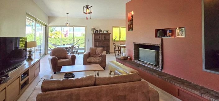 Image No.8-6 Bed House for sale