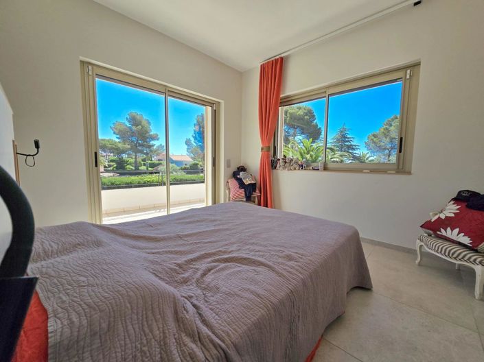 Image No.9-6 Bed House for sale