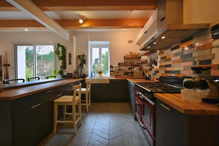 Image No.8-6 Bed House for sale