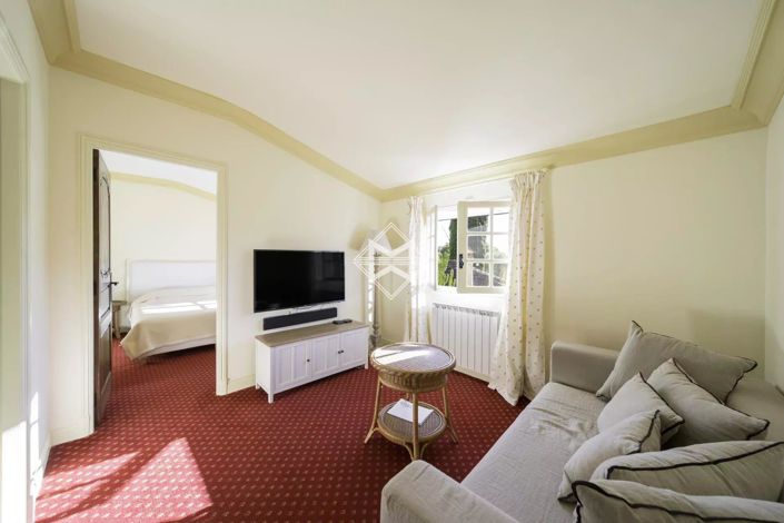 Image No.13-5 Bed House for sale