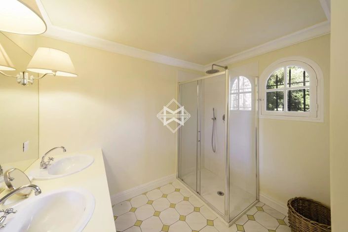 Image No.15-5 Bed House for sale