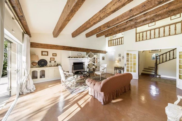 Image No.8-5 Bed House for sale