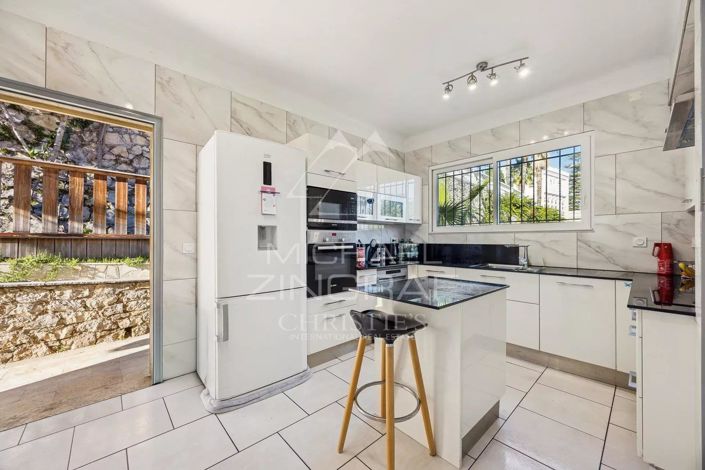 Image No.8-4 Bed House for sale