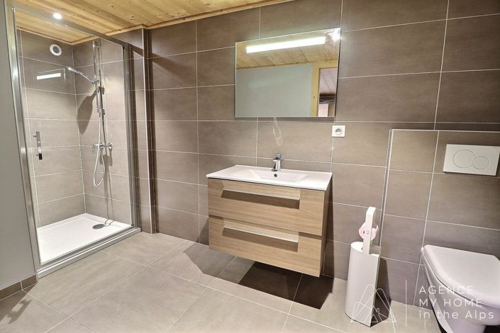Image No.13-5 Bed House for sale