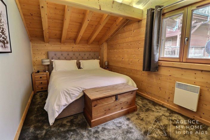 Image No.8-5 Bed House for sale