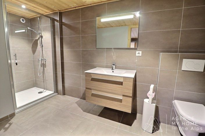 Image No.9-5 Bed House for sale