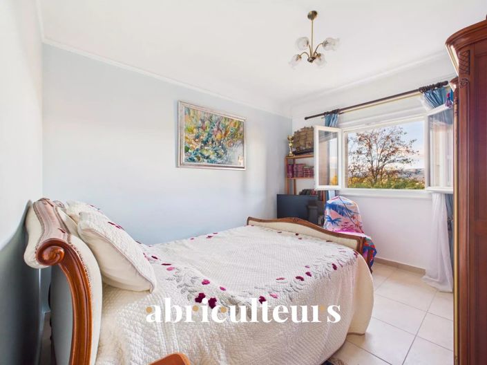 Image No.17-5 Bed House for sale