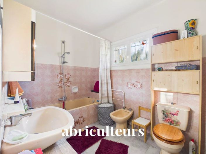 Image No.19-5 Bed House for sale