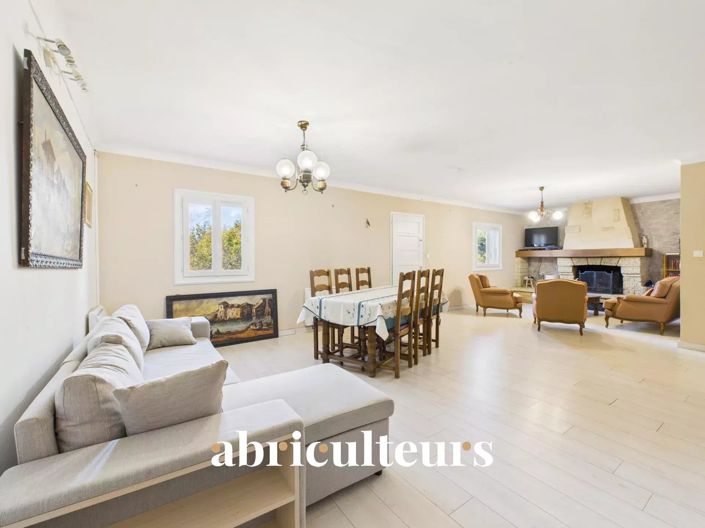 Image No.20-5 Bed House for sale