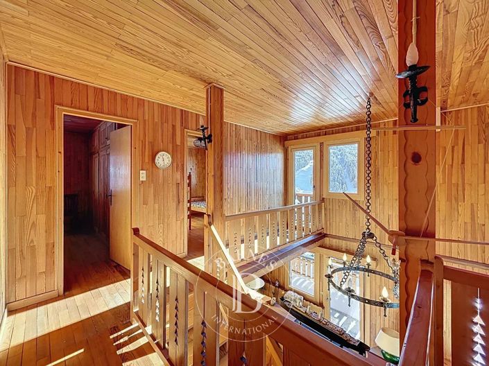 Image No.9-5 Bed House for sale