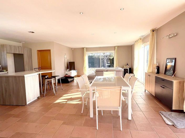 Image No.10-4 Bed House for sale