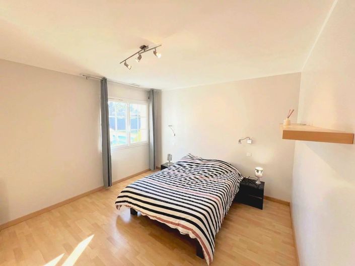 Image No.13-4 Bed House for sale