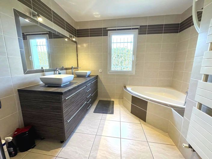 Image No.15-4 Bed House for sale