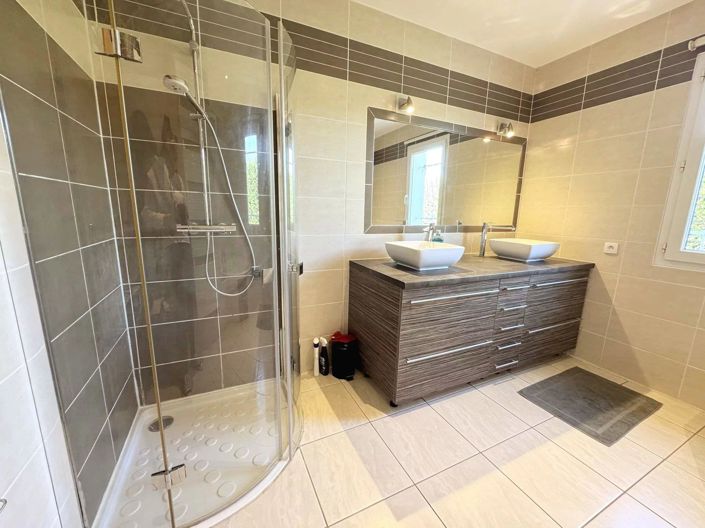 Image No.18-4 Bed House for sale