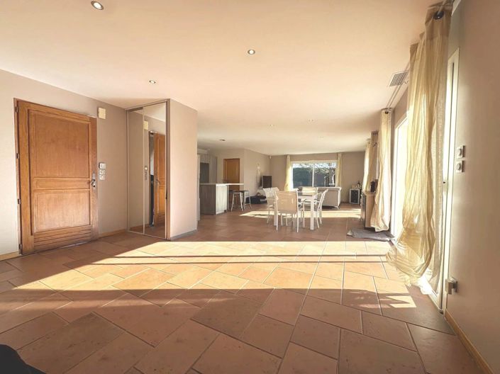 Image No.19-4 Bed House for sale