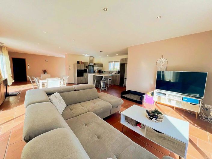 Image No.8-4 Bed House for sale