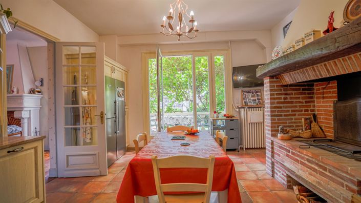 Image No.7-5 Bed House for sale