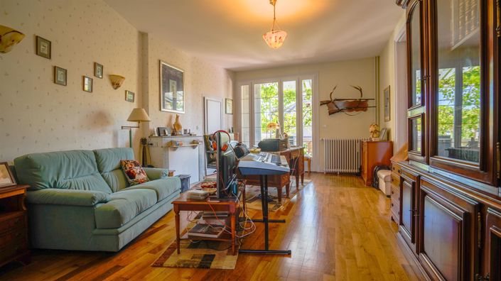 Image No.9-5 Bed House for sale