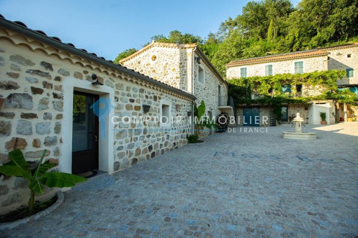 Image No.4-8 Bed House for sale