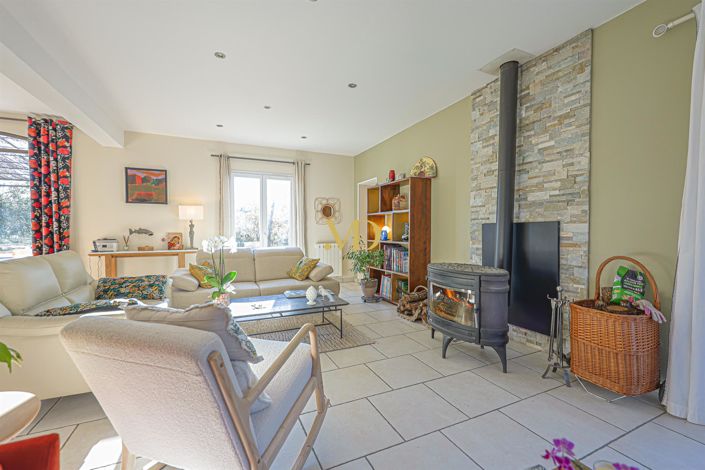 Image No.17-5 Bed House for sale