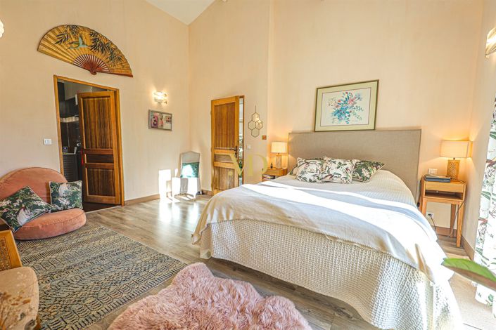 Image No.17-5 Bed House for sale