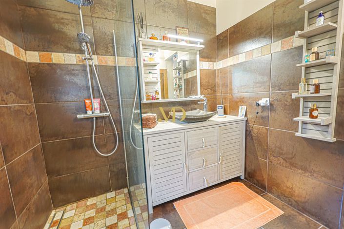 Image No.19-5 Bed House for sale