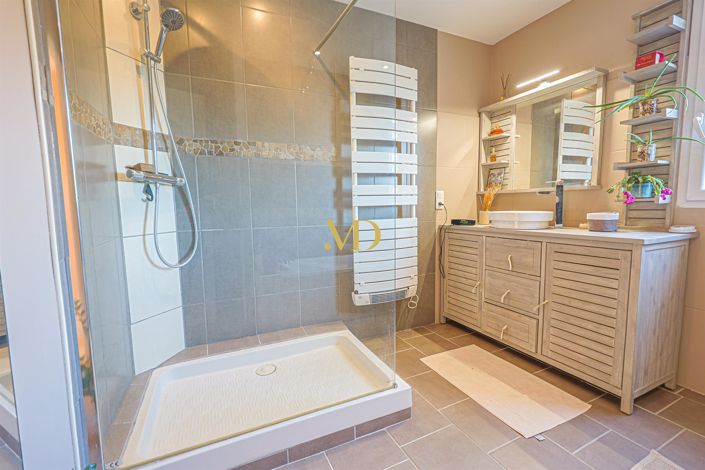 Image No.21-5 Bed House for sale