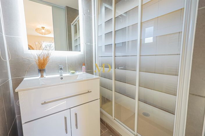 Image No.25-5 Bed House for sale