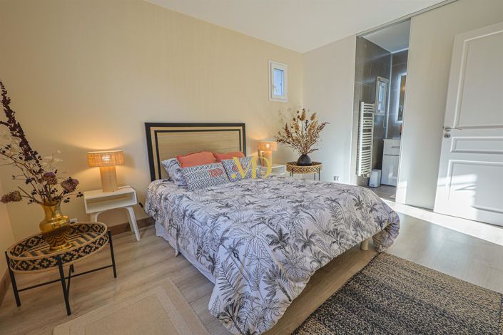 Image No.26-5 Bed House for sale