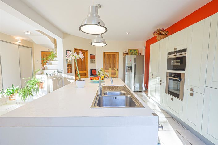 Image No.28-5 Bed House for sale