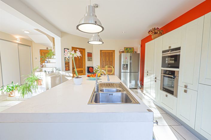 Image No.29-5 Bed House for sale