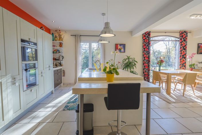 Image No.9-5 Bed House for sale