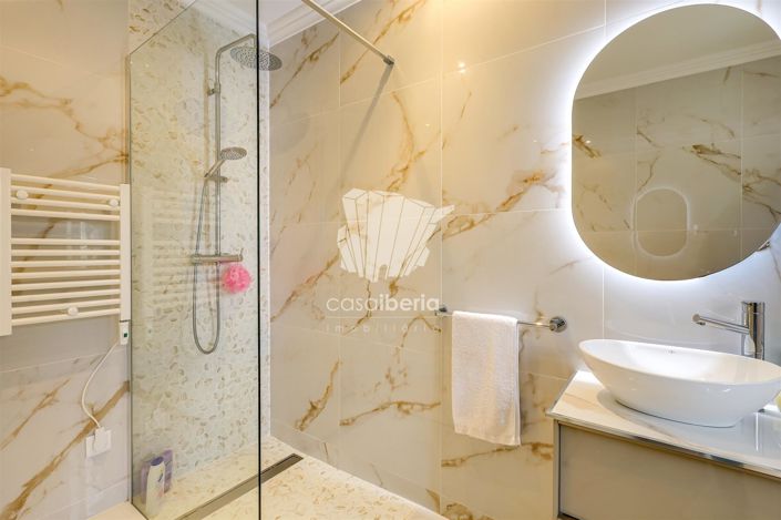 Image No.25-4 Bed House for sale