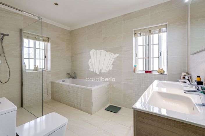 Image No.27-4 Bed House for sale