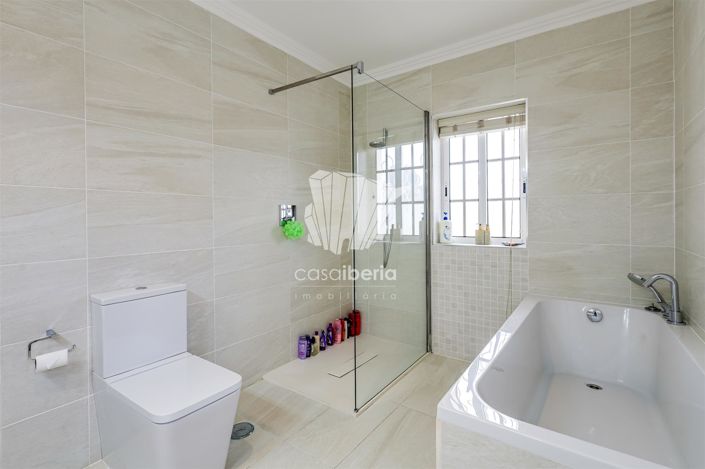 Image No.28-4 Bed House for sale