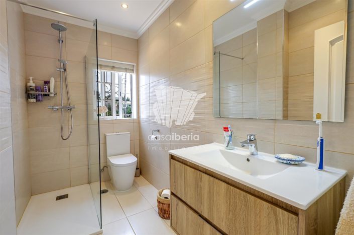 Image No.33-4 Bed House for sale