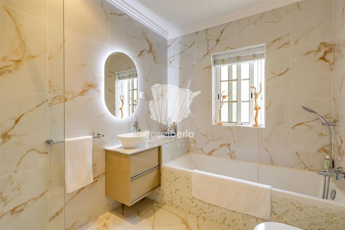 Image No.8-4 Bed House for sale