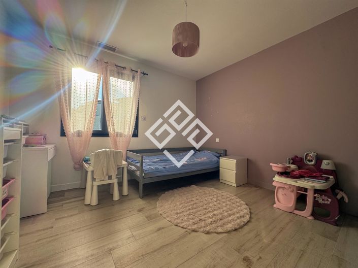 Image No.12-4 Bed House for sale