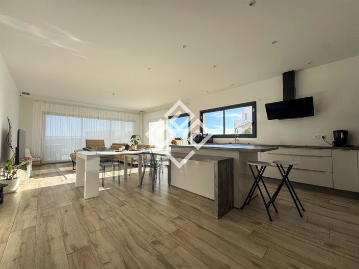 Image No.2-4 Bed House for sale