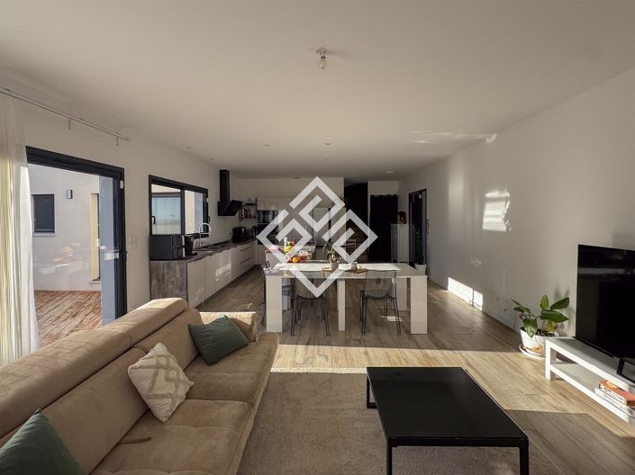 Image No.4-4 Bed House for sale