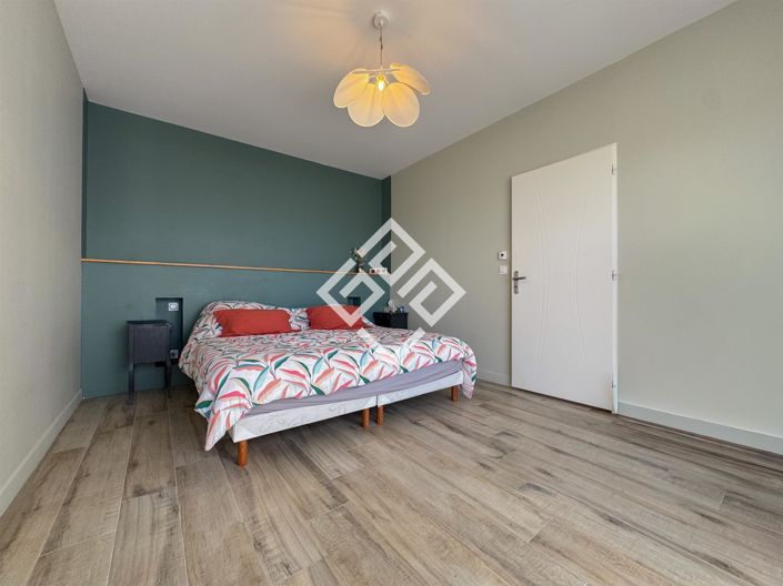 Image No.8-4 Bed House for sale