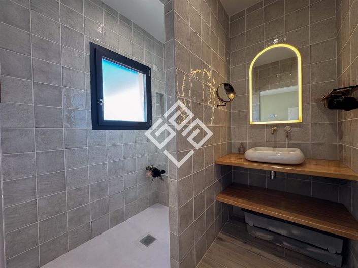 Image No.9-4 Bed House for sale