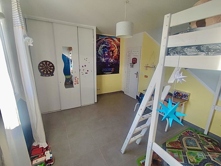 Image No.10-3 Bed House for sale