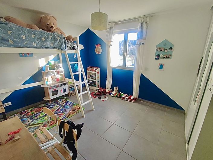 Image No.11-3 Bed House for sale