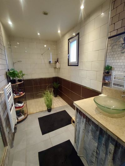 Image No.9-3 Bed House for sale