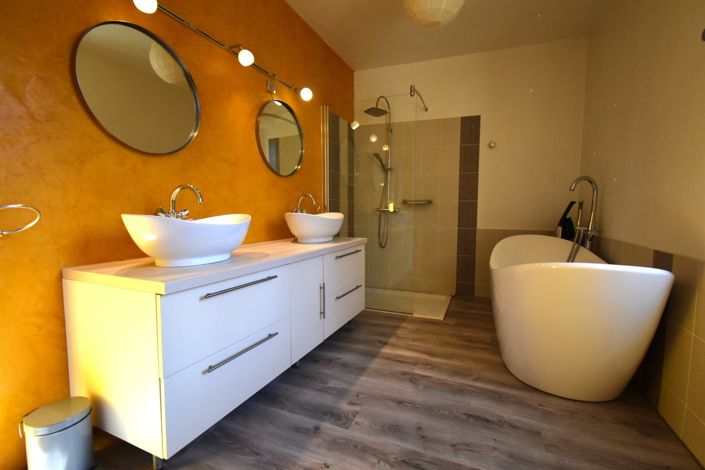 Image No.10-10 Bed House for sale